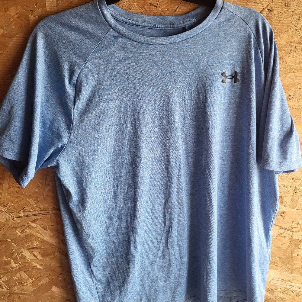 Under armour men's t-shirt (medium, light blue), good condition! $15